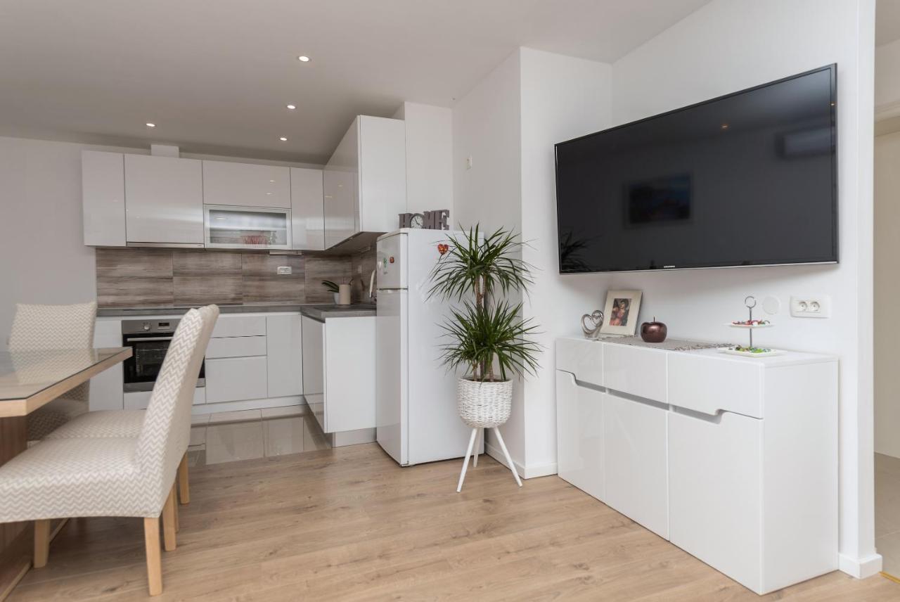 Apartment Strawberry Макарска Экстерьер фото