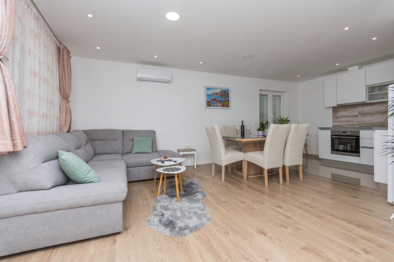 Apartment Strawberry Макарска Экстерьер фото