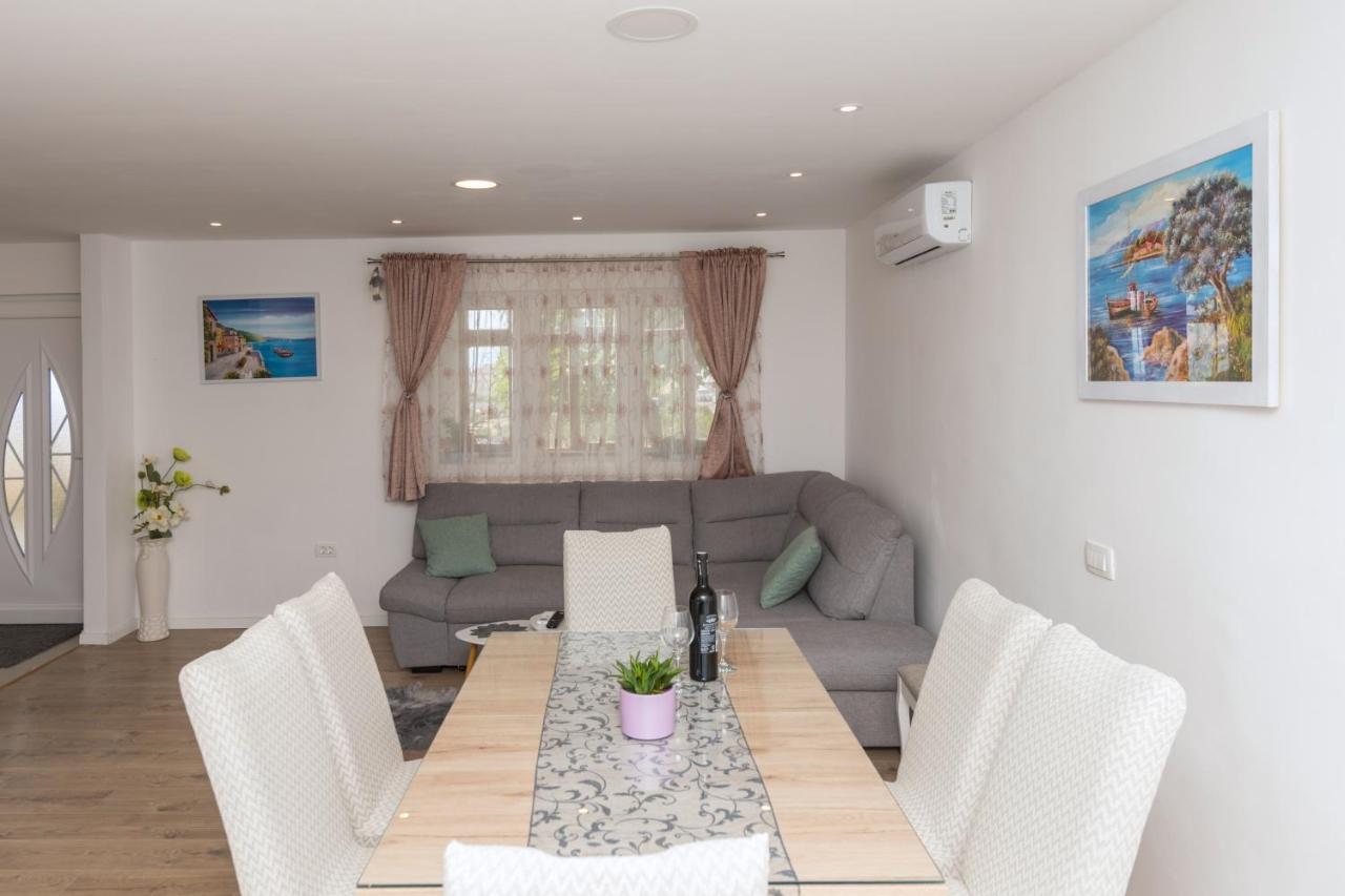 Apartment Strawberry Макарска Экстерьер фото