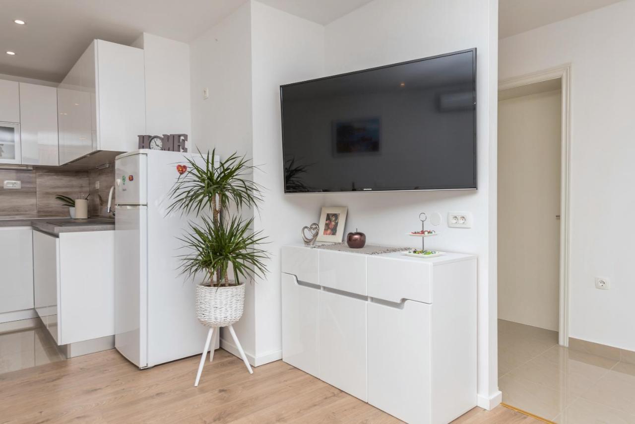 Apartment Strawberry Макарска Экстерьер фото